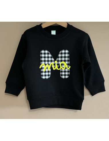 Sudadera negra y flúor